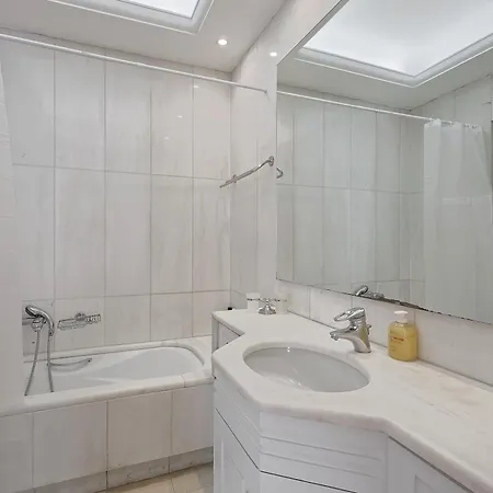 Olympic Zeus Apartment
