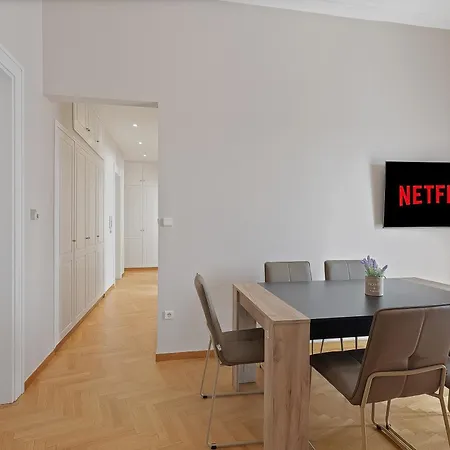 Olympic Zeus Apartment *